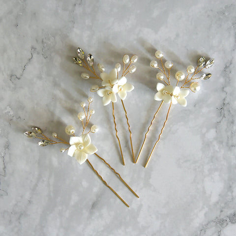 Three Sets Of White Flower U Shaped Hairpins